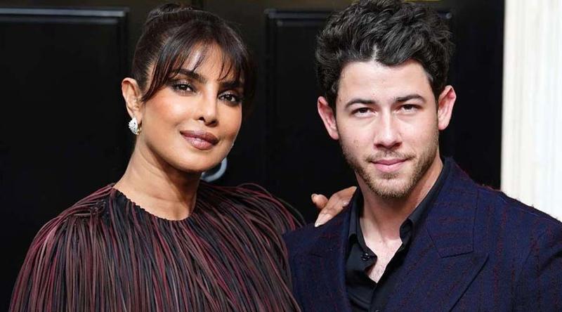 প্রথম দেখায় নিকের সাথে ঘনিষ্ঠ হন প্রিয়াঙ্কা!