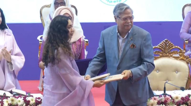 খালেদা জিয়াসহ ৬ নারীকে দেওয়া হলো ‘শ্রেষ্ঠ অদম্য নারী’ সম্মাননা