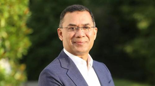 ‘চলেন যুদ্ধে যাই’, উপস্থিত সবার উদ্দেশে মুচকি হেসে প্রধানমন্ত্রী