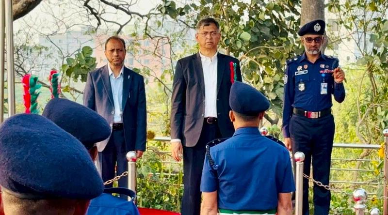 ২ দিনের সফরে নিজ জেলায় স্বরাষ্ট্রমন্ত্রী, গার্ড অব অনার প্রদান
