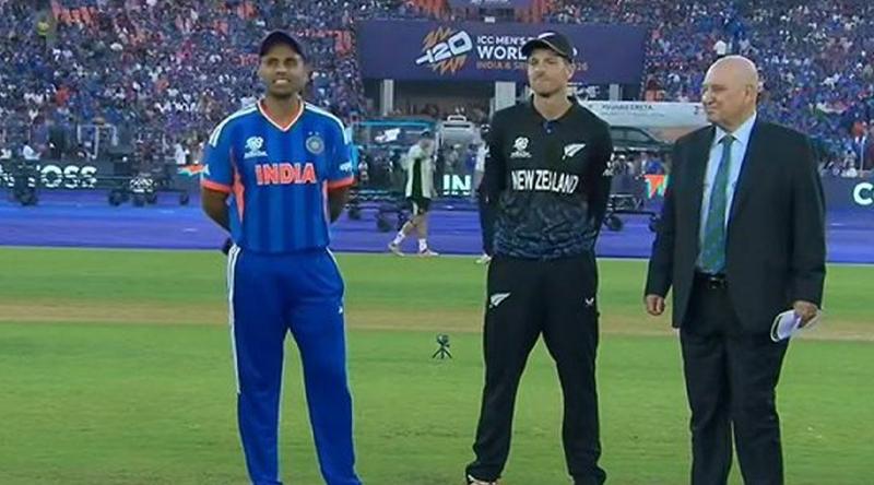 ফাইনালে টস হেরে ব্যাটিংয়ে ভারত