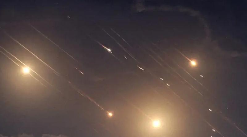 ইসরায়েলে এক ঘণ্টার মধ্যে ৩ দফা মিসাইল ছুড়ল ইরান