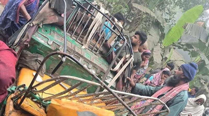 রাজশাহীতে অটোরিকশা ও ভটভটির সংঘর্ষে প্রাণ গেল ৩ জনের