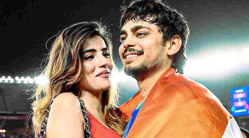 ভারতীয় ক্রিকেটারদের সঙ্গে রহস্যময়ী তরুণীর পরিচয় ফাঁস