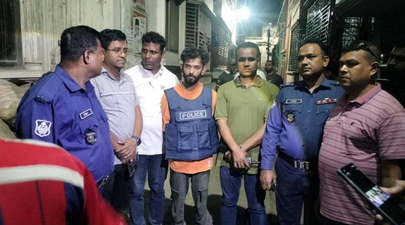 নারায়ণগঞ্জে ছিনতাই হওয়া পুলিশের পিস্তল উদ্ধার, আটক ৩