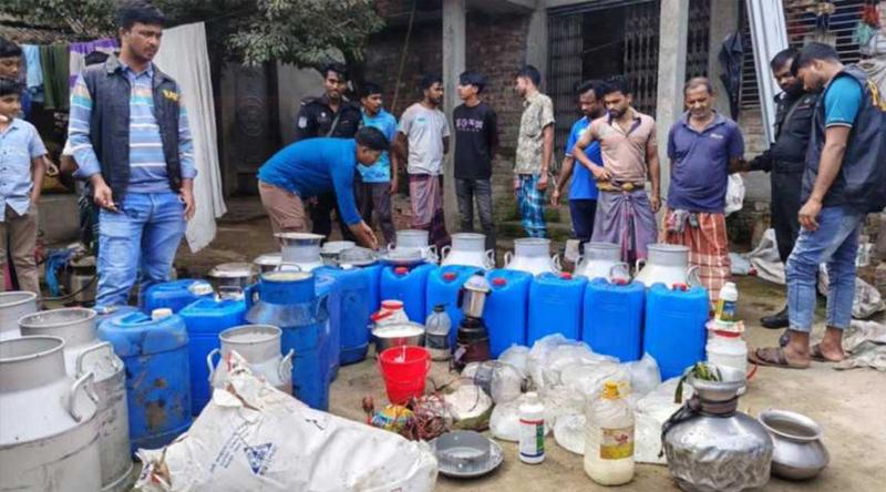 সয়াবিন তেল ও সোডা দিয়ে দুধ তৈরি, ৬ জনের কারাদণ্ড