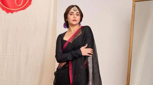 অভিনয়ের পর এবার উদ্যোক্তা আমরুতা খানভিলকার