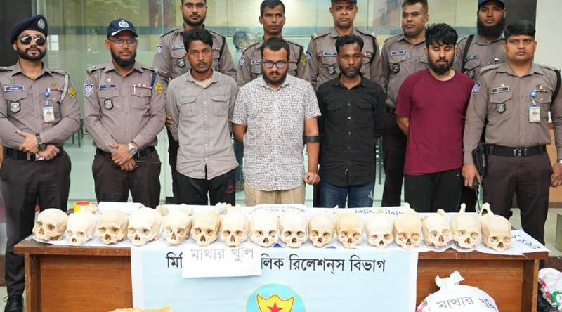 রাজধানীতে ৪৭টি মাথার খুলিসহ গ্রেপ্তার ৪