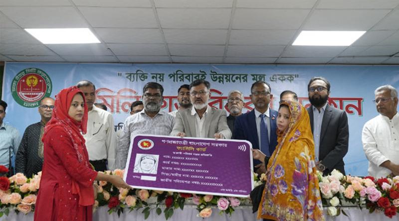 মিরপুরে ৫০৯ পরিবার পেল ফ্যামিলি কার্ড