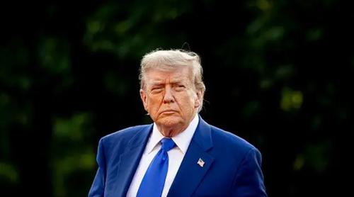 অর্থনীতি নাকি নৌবাহিনীকে বাঁচাবেন, কঠিন পরীক্ষার মুখে ট্রাম্প!