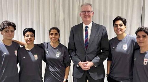 নারী ফুটবলারদের দেশে ফিরতে বললো ইরান