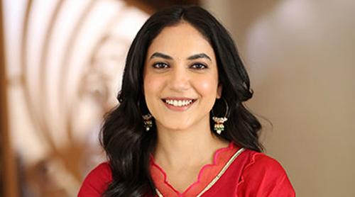 জন্মদিনে চমক, নতুন রূপে সামনে এলেন রিতু ভার্মা