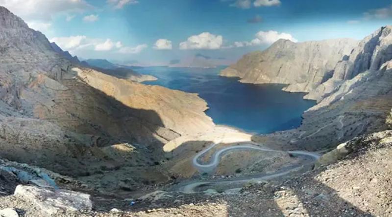 হরমুজ প্রণালি নিয়ে ইরানের কড়া বার্তা