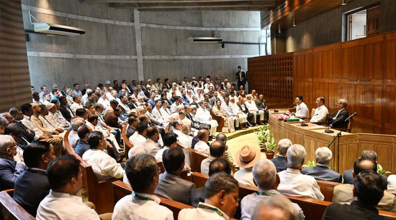 প্রধানমন্ত্রীর সঙ্গে সরকার দলীয় সংসদ সদস্যদের বৈঠক