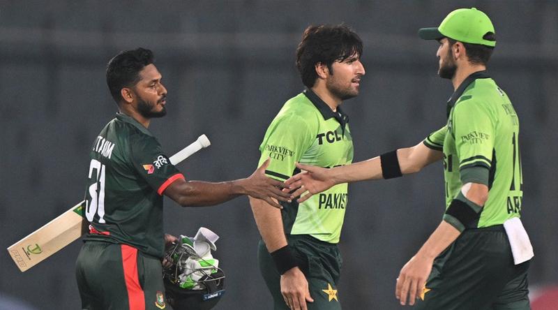 পাকিস্তানের বিপক্ষে প্রথম ওয়ানডেতে হেসে খেলে জিতল টাইগাররা