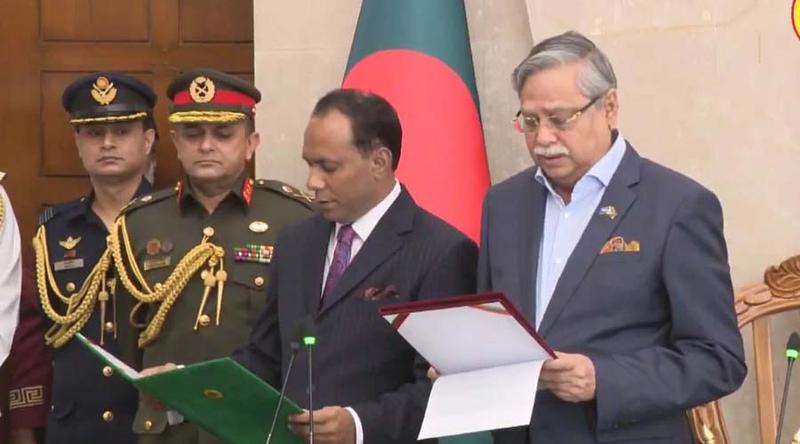 ডেপুটি স্পিকার কায়সার কামালকে শপথ পড়ালেন রাষ্ট্রপতি