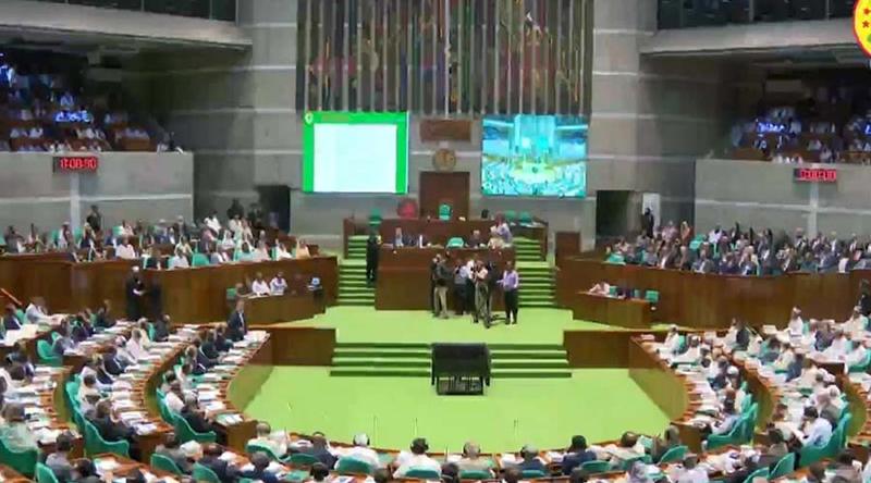 স্পিকারের মাইকে হঠাৎ যান্ত্রিক ত্রুটি, ২০ মিনিটের বিরতির পর পুনরায় অধিবেশন শুরু