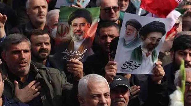 ইরান সরকার পতনের ঝুঁকিতে নেই