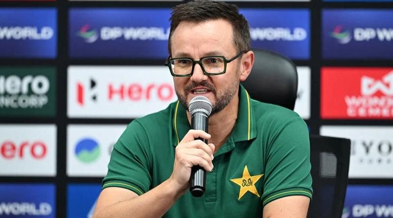 বাংলাদেশের কাছে হারের পর পাকিস্তান কোচকে বরখাস্তের দাবি