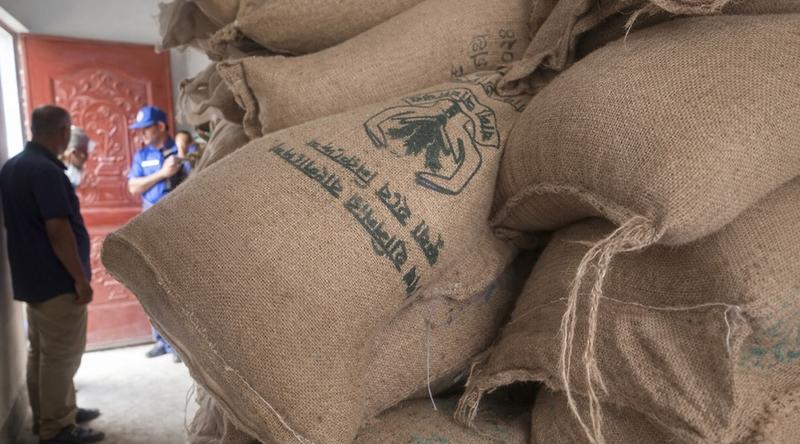 লক্ষ্মীপুরে ভিজিএফের চালের বস্তায় হাসিনার স্লোগান!