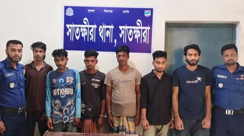 সাতক্ষীরার মন্দিরে স্বর্ণালংকার চুরির ঘটনায় আটক ৬