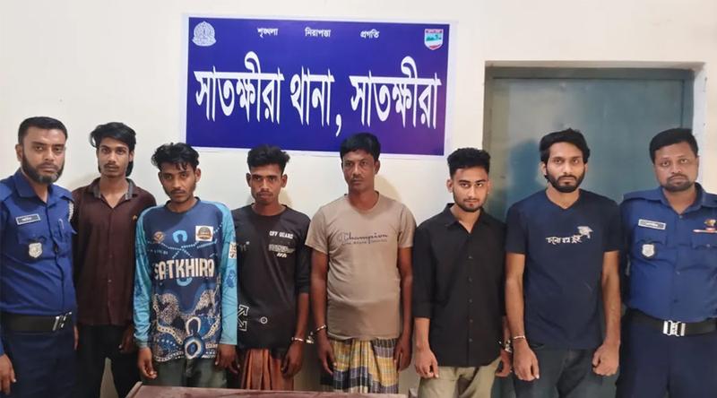 সাতক্ষীরার মন্দিরে স্বর্ণালংকার চুরির ঘটনায় আটক ৬