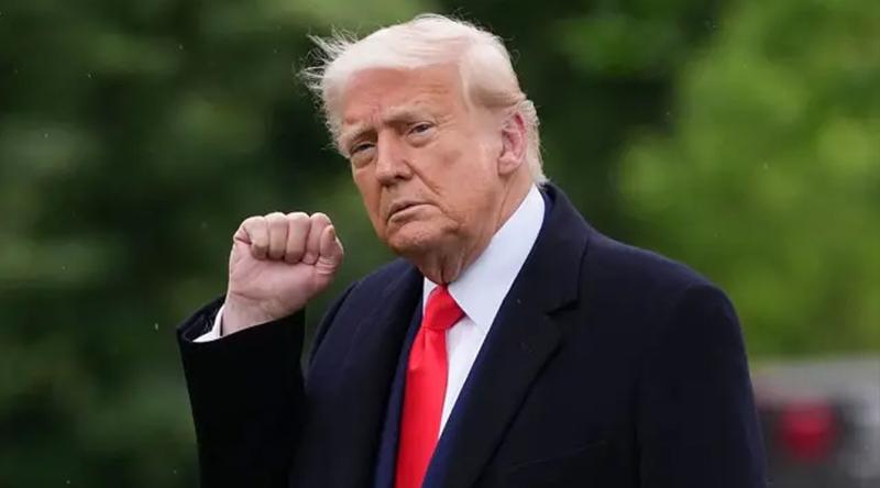 ইরানে ক্ষমতাসীনদের হত্যা করা ‘খুবই সম্মানজনক’: ট্রাম্প