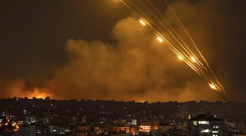 ইসরায়েলে ফের বড় ধরনের ক্ষেপণাস্ত্র হামলা চালাল ইরান