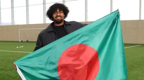 বাংলাদেশকে বিশাল সুখবর দিলেন হামজা চৌধুরী