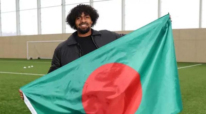 বাংলাদেশকে বিশাল সুখবর দিলেন হামজা চৌধুরী