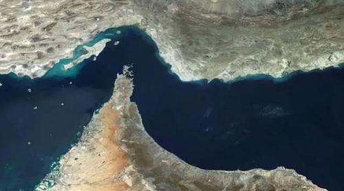 হরমুজ প্রণালি নিয়ে চিন্তিত না হতে বললেন মার্কিন প্রতিরক্ষামন্ত্রী