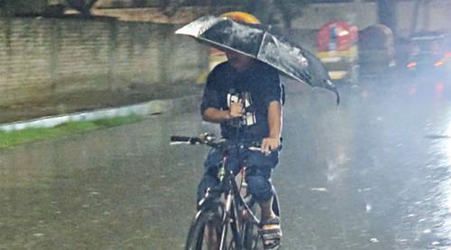 রাজধানীতে মৌসুমের প্রথম শিলাবৃষ্টি, নেত্রকোনায় বজ্রপাতে নিহত ২