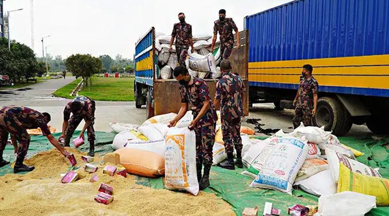 হবিগঞ্জে বিপুল পরিমাণ ভারতীয় কসমেটিকস ও কাঁচামরিচ জব্দ