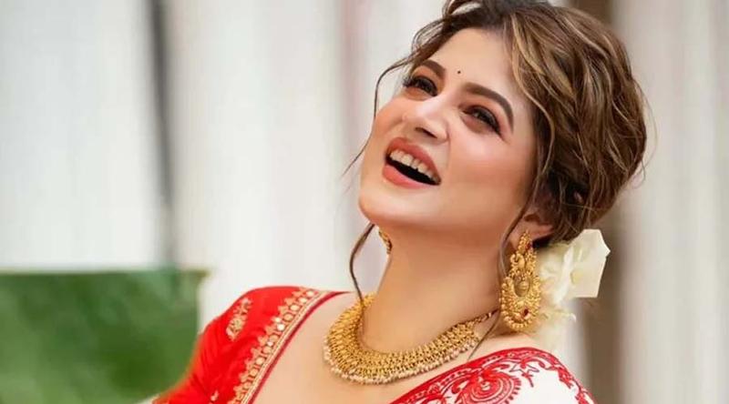 সব কথা গায়ে মাখলে মানসিক শান্তি নষ্ট হয় : শ্রাবন্তী