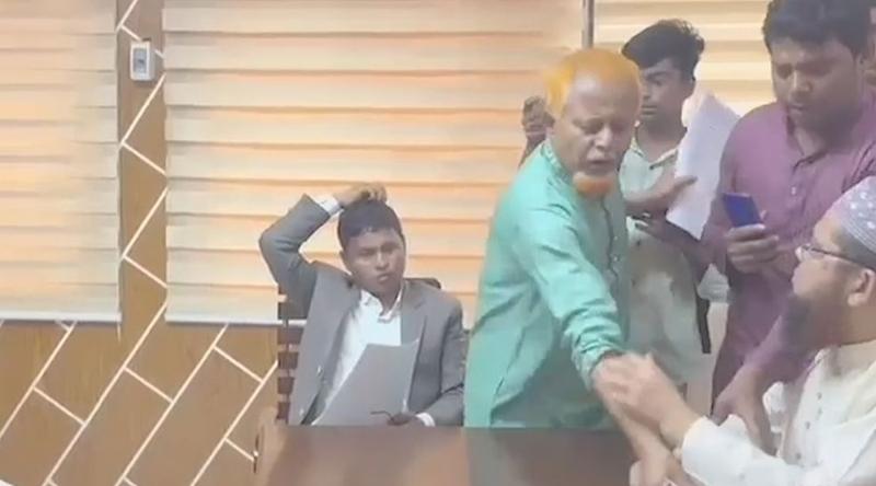 ‎ঠাকুরগাঁওয়ে নিয়োগ পরীক্ষার কাগজপত্র ছিনিয়ে নেওয়ার ঘটনায় মামলা