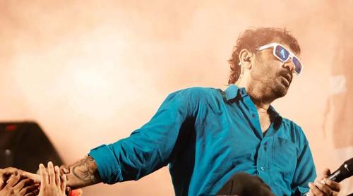 শোয়ের মাঝেই মঞ্চ থেকে নামিয়ে দেওয়া হল শিলাজিৎকে!