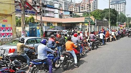 পর্যাপ্ত তেল পাবে গণপরিবহন, উঠে যাচ্ছে রেশনিং পদ্ধতি