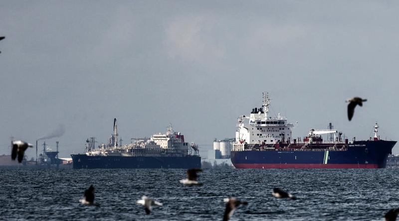 ডলারের আধিপত্য কমাতে ইউয়ানে তেল পরিবহন করতে চায় ইরান