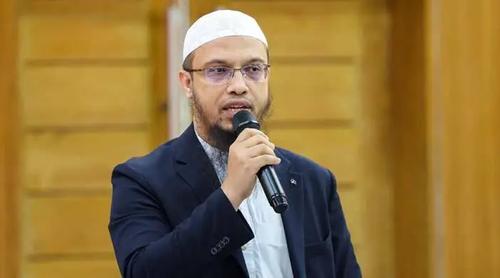 ভাঙাচোরা রাস্তার প্রতিটি মোড় একেকটি মৃত্যুকূপ : আহমাদুল্লাহ