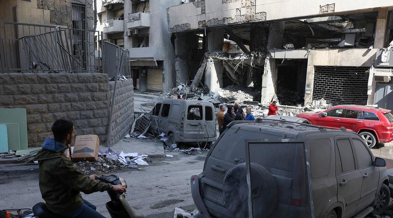 লেবাননে ইসরায়েলি হামলায় নিহতের সংখ্যা বেড়ে ৮২৬