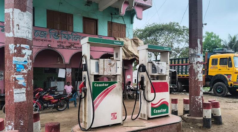 ঝিনাইদহে তেল সংকটের কারণে অধিকাংশ ফিলিং স্টেশন বন্ধ