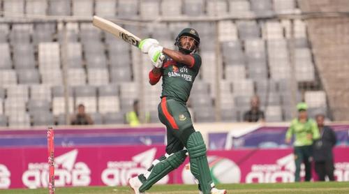 লিটনকে ছাড়িয়ে পাওয়ারপ্লেতে সবচেয়ে বেশি ছক্কা তানজিদের