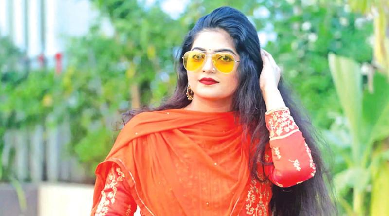 কিছু মানুষ অন্যের ঘাড়ে পা দিয়ে নিজের ভাগ্য পরিবর্তন করে: সালমা