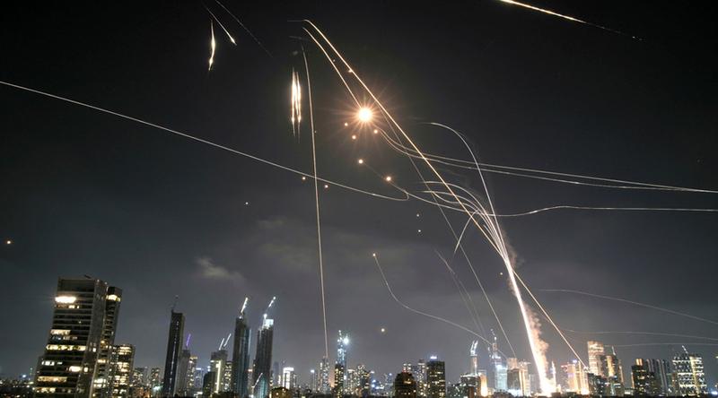 ইসরায়েলে গুচ্ছ বোমা হামলা ইরানের