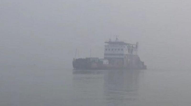 ঝড়ো বাতাসের কারণে পাটুরিয়া-দৌলতদিয়া নৌরুটে ফেরি চলাচল বন্ধ