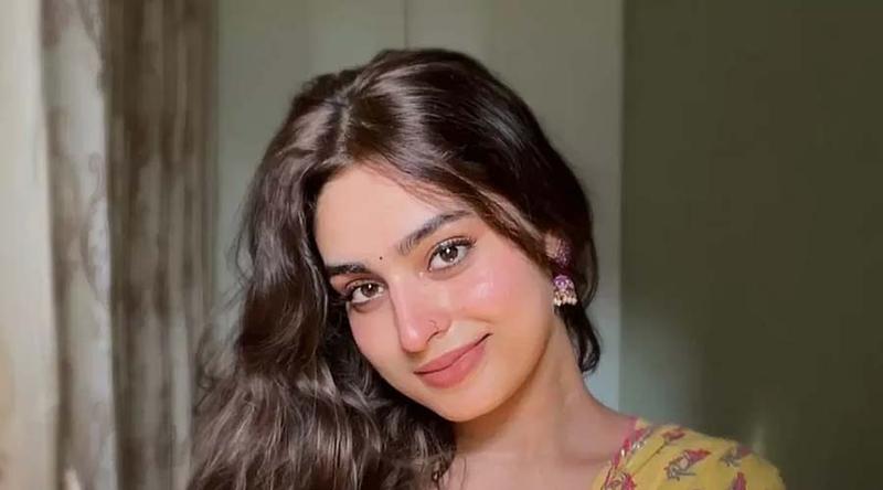 বয়ঃসন্ধির পরেই আচমকা চেহারার গড়ন বদলে যায়’, বয়স বললেই কটাক্ষের শিকার হন কেন আয়শা?