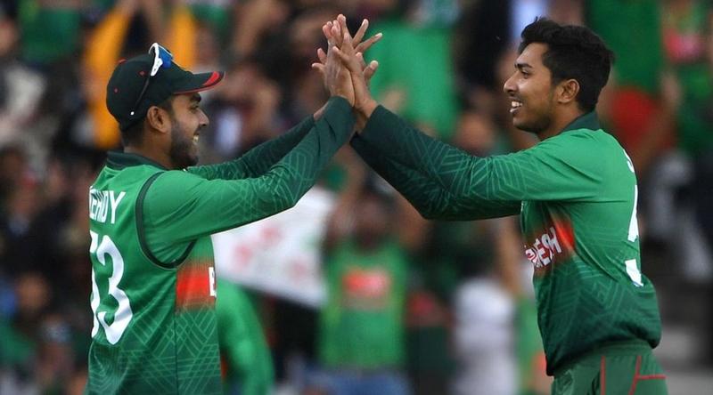 সৌম্যকে না খেলানোয় স্ত্রীর ফেসবুক পোস্ট, মিরাজের ব্যাখ্যা