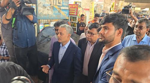 নির্ধারিত ভাড়ার বেশি নেওয়ার নজির নেই, মালিকরা খুশিতেই কম নিচ্ছেন: বাস টার্মিনাল পরিদর্শনে সড়কমন্ত্রী