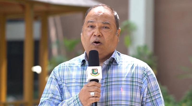 ক্রিকেটারদের থেকে বিদায় নিয়েছেন প্রধান নির্বাচক লিপু