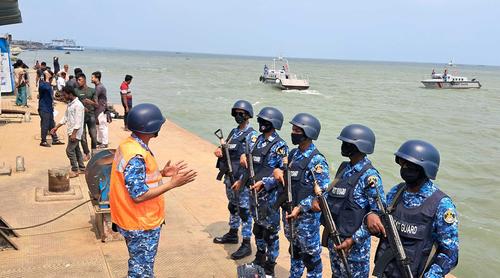 ঈদে ঘরেমুখো যাত্রীদের নিরাপত্তা নিশ্চিতে উপকূলীয় নৌপথে কোস্ট গার্ডের সাঁড়াশি অভিযান